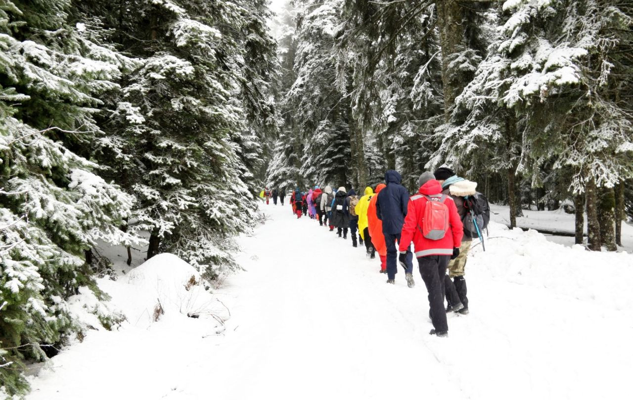 Karlı havaya rağmen 15 kilometre yürüdüler - Sayfa 3