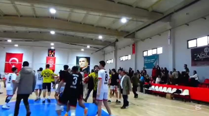 Voleybolculara taraftarlar saldırdı: 3 sporcu yaralandı - Sayfa 2