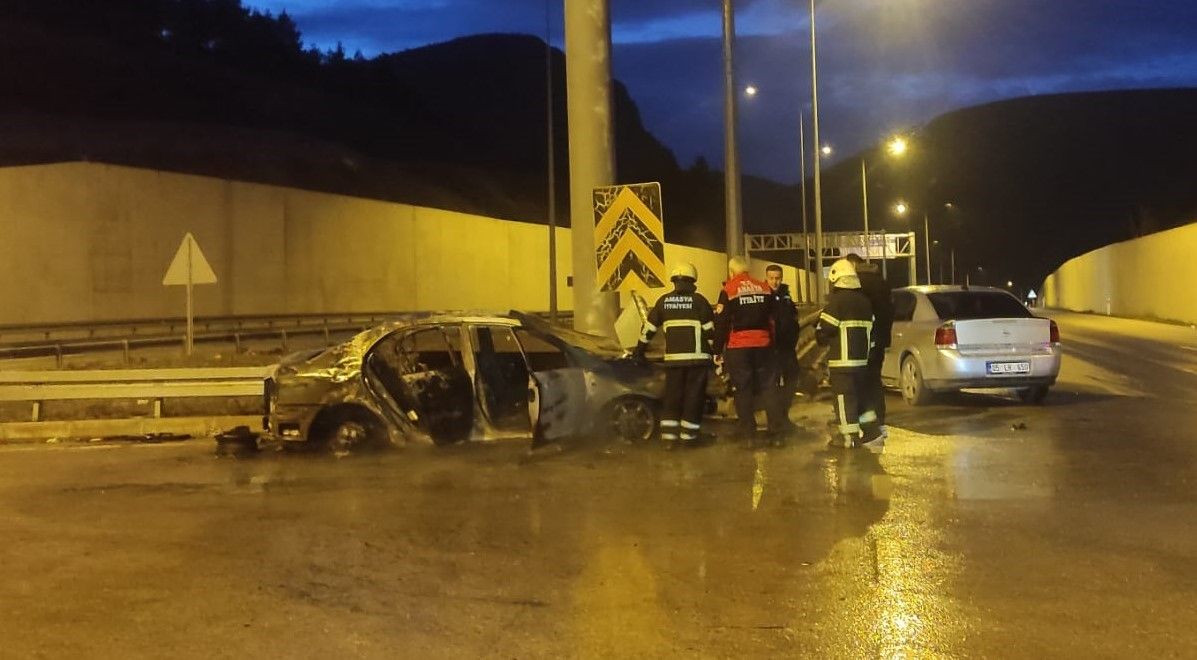 Amasya'da Yanan Araçtan Sıkışan Sürücüyü Vatandaşlar Kurtardı - Sayfa 5