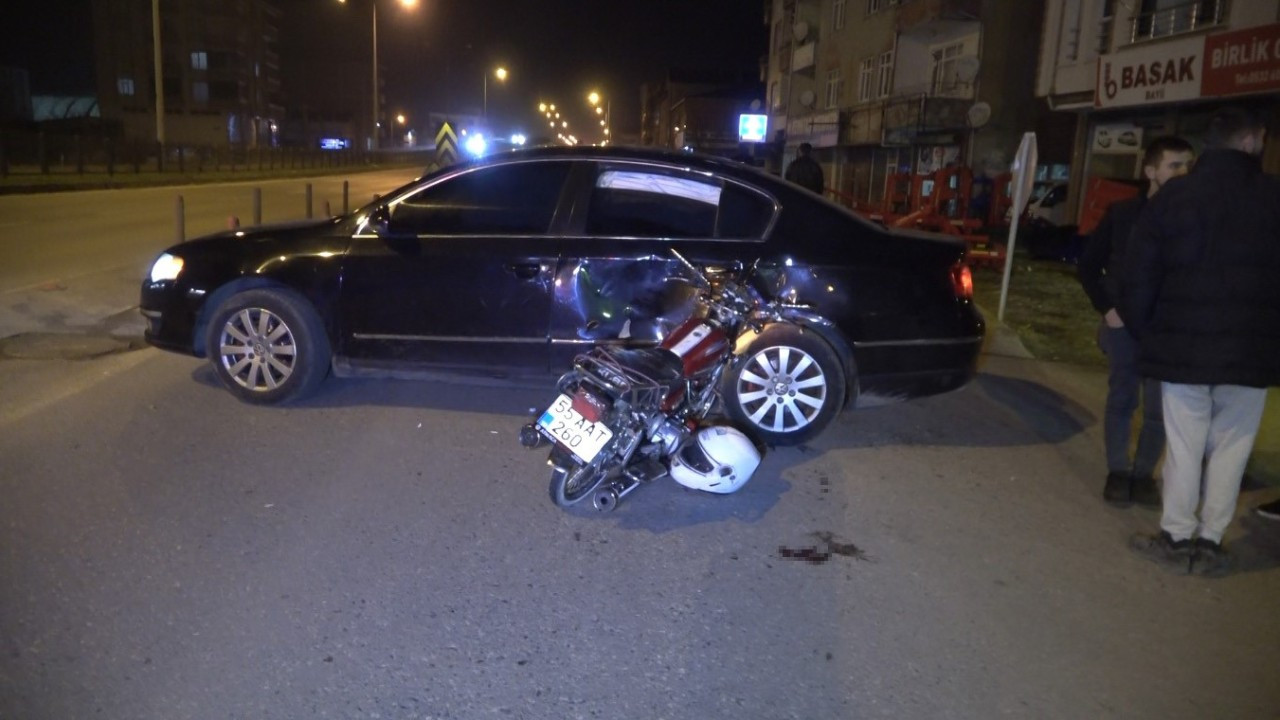 Samsun'da Otomobil ile Motosiklet Çarpıştı: 2 Yaralı