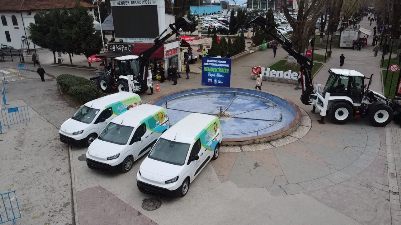 Hendek Belediyesi Araç Filosunu Güçlendirdi: 5 Yeni Araç Hizmette - Sayfa 1