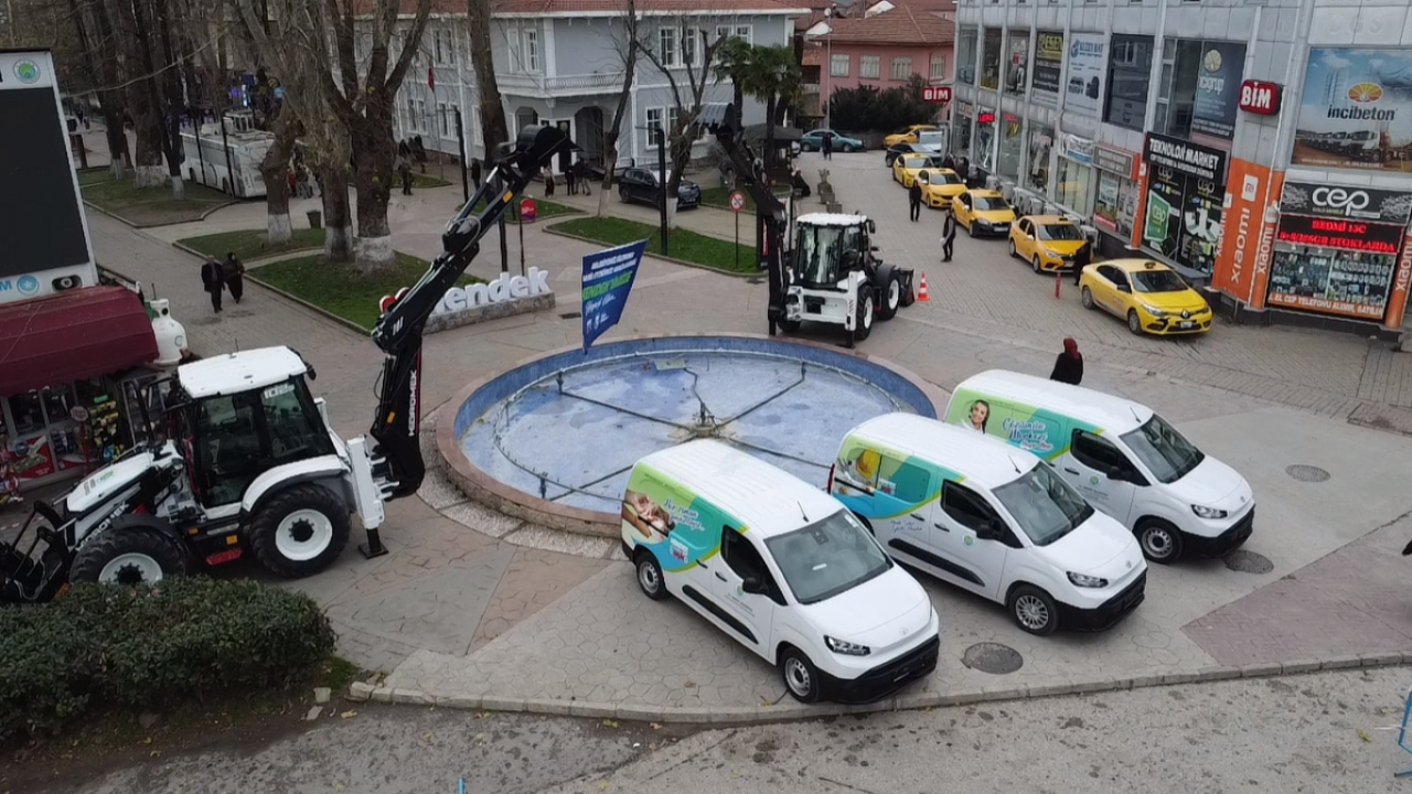 Hendek Belediyesi Araç Filosunu Güçlendirdi: 5 Yeni Araç Hizmette