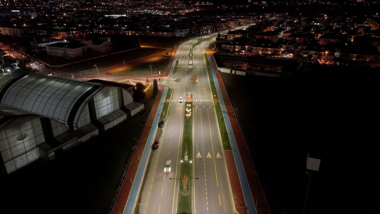 1. Cadde'ye Estetik Dokunuş: Sakarya Trafiği Rahatlatıldı, Şehir Yeni Bir Yüze Kavuştu! - Sayfa 4