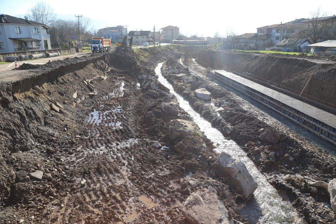 Uludere Çayı’nda 3. Etap Islah Çalışmaları Tüm Hızıyla Devam Ediyor - Sayfa 6