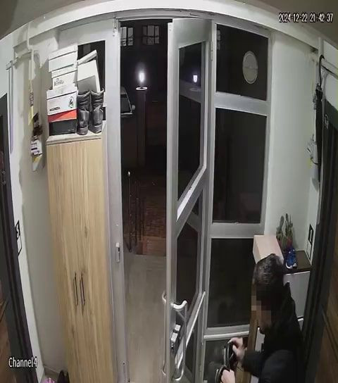 Adapazarı’nda Şaşırtan Hırsızlık: Alışveriş Yapar Gibi Ayakkabıları Çaldılar - Sayfa 1