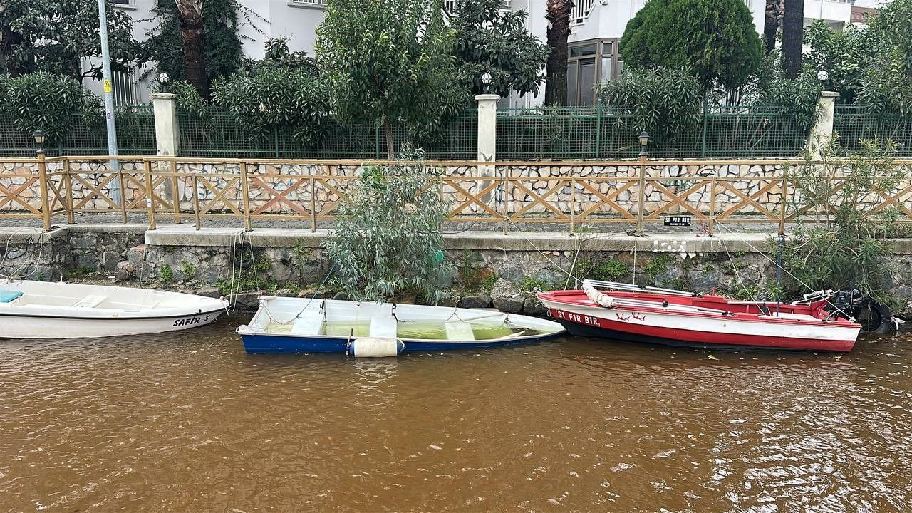 Marmaris'te Lodos Ve Sağanak Yağış Denizin Rengini Değiştirdi - Sayfa 2