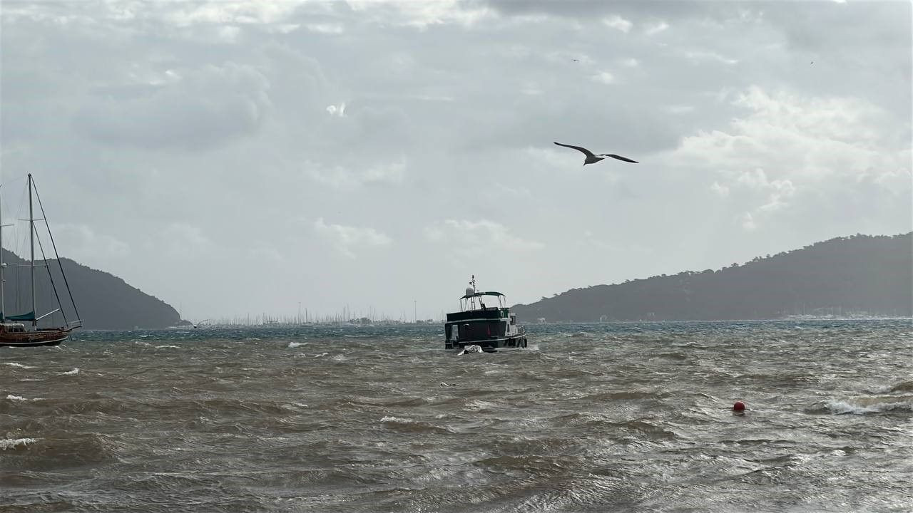Marmaris'te Lodos Ve Sağanak Yağış Denizin Rengini Değiştirdi - Sayfa 3