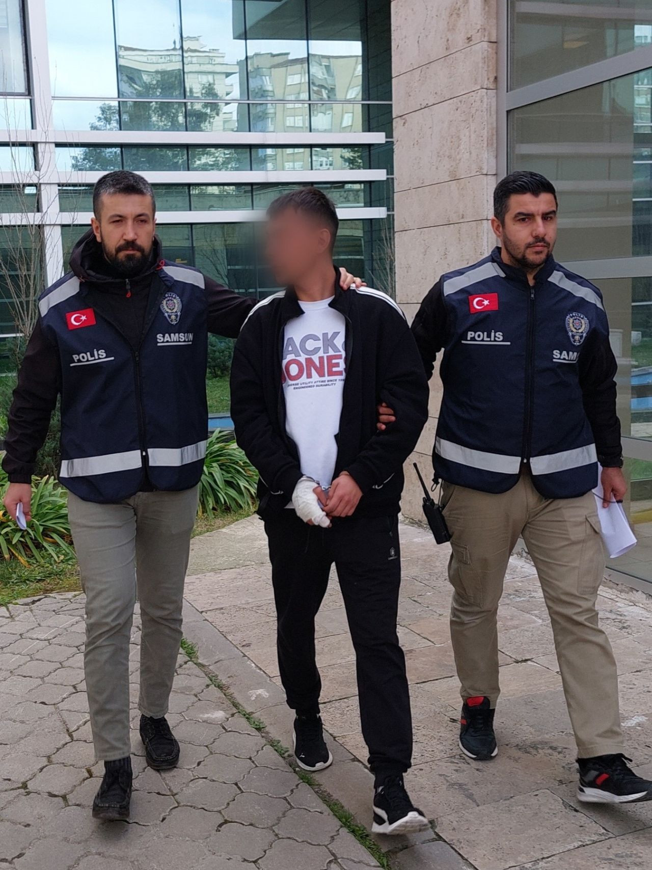 Samsun'da İçki Masasında Bıçaklı Saldırı: 2 Kişi Yaralandı - Sayfa 3