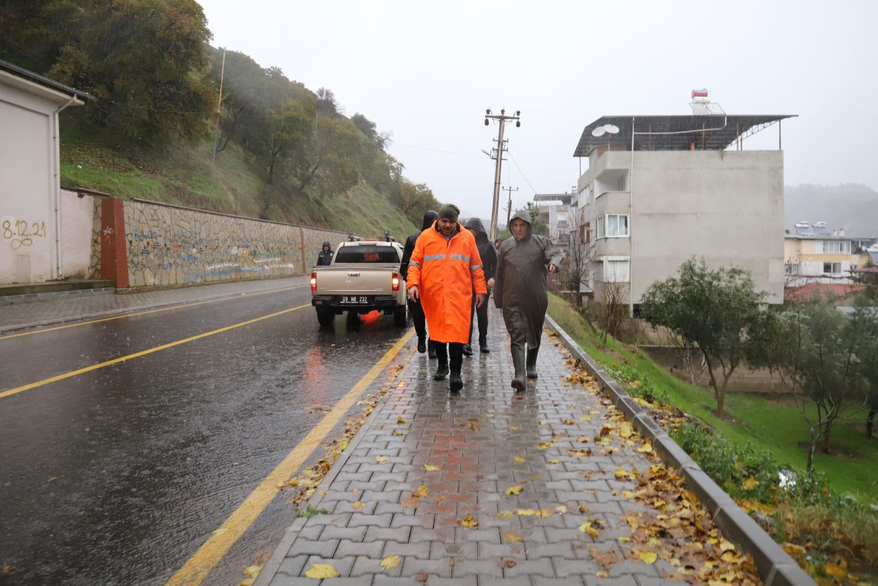 Başkan Tetik Heyelan Tehlikesi Yaşanan Bölgeyi İnceledi - Sayfa 1