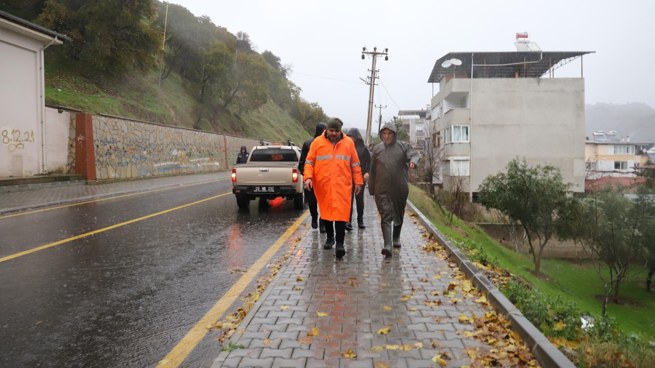 Başkan Tetik Heyelan Tehlikesi Yaşanan Bölgeyi İnceledi