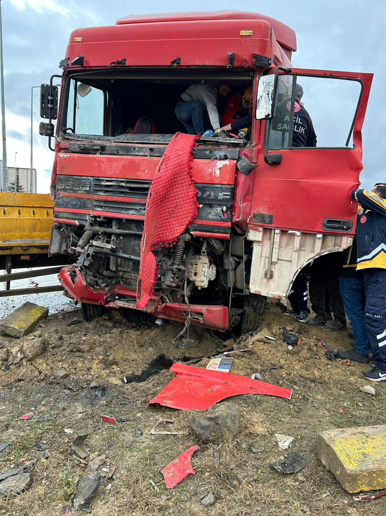 Afyonkarahisar’da Tır ile Kamyon Çarpıştı: 1 Ölü, 1 Yaralı - Sayfa 1