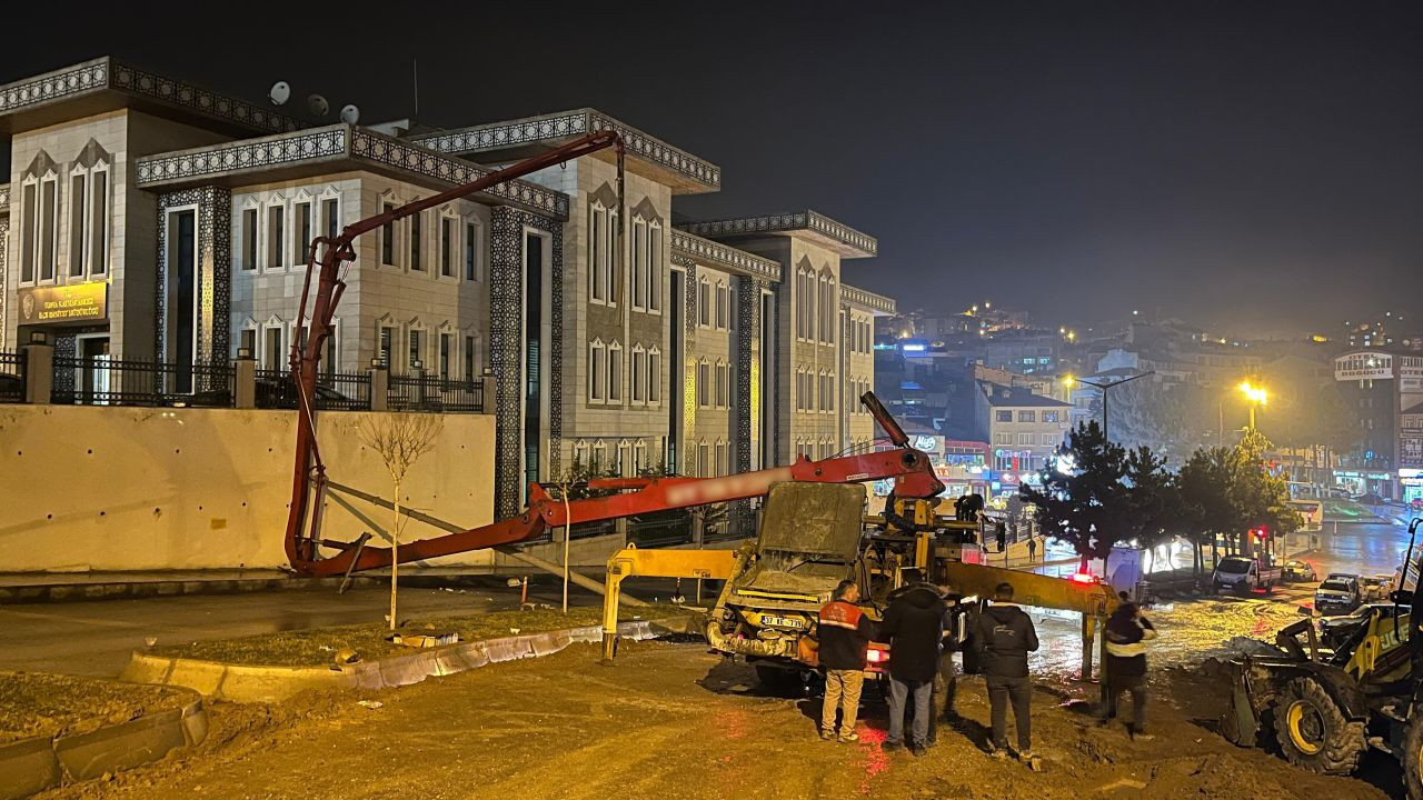 Kastamonu'da Beton Pompası Devrildi - Sayfa 1