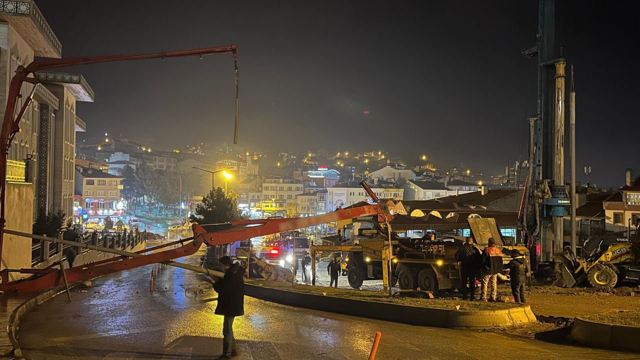 Kastamonu'da Beton Pompası Devrildi - Sayfa 2