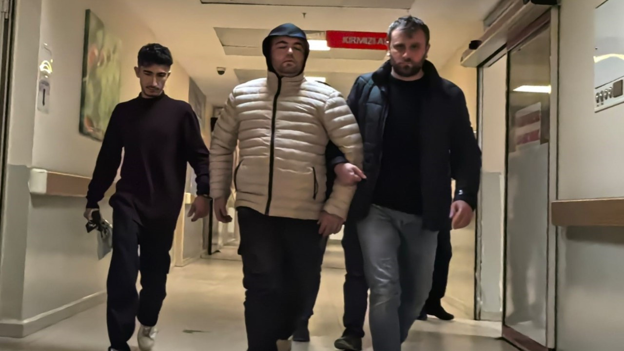 Bursa’da Kovalamaca Sonrası Yakalanan 3 Uyuşturucu Tacirinden 2’si Tutuklandı