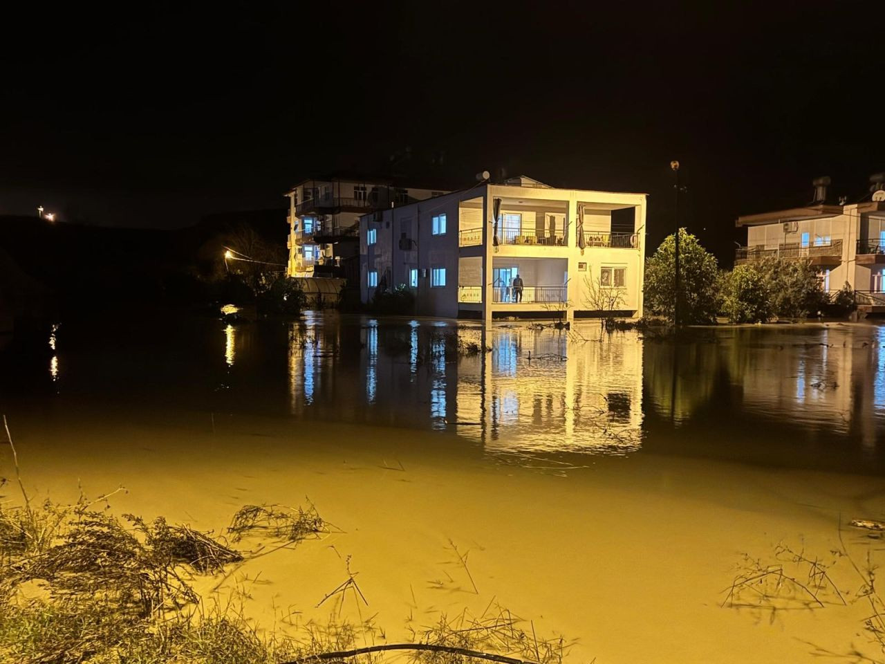 Manavgat’ta Büyükşehir Ekiplerinden Su Baskınlarına Hızlı Müdahale - Sayfa 2