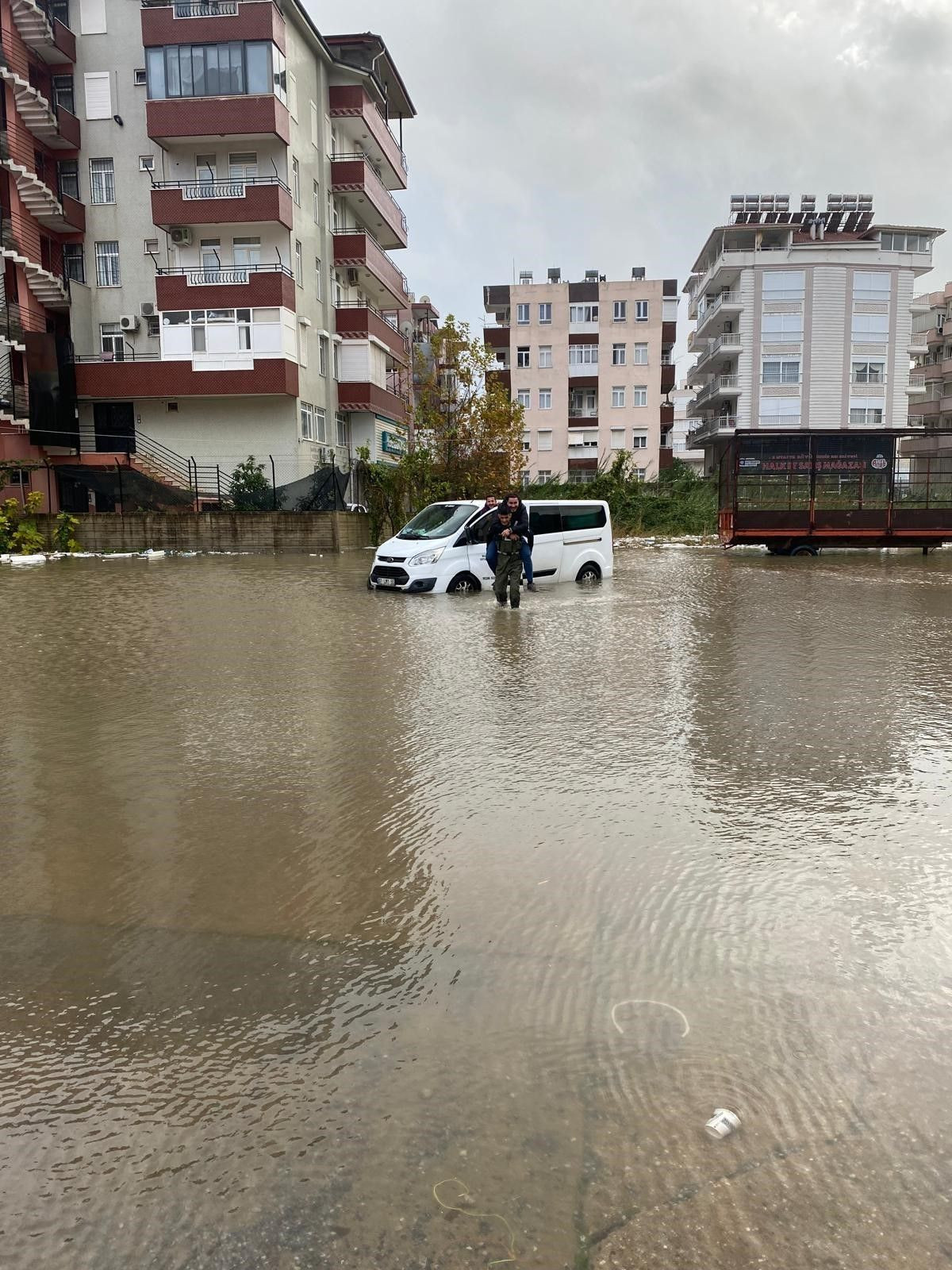 Manavgat’ta Büyükşehir Ekiplerinden Su Baskınlarına Hızlı Müdahale - Sayfa 3