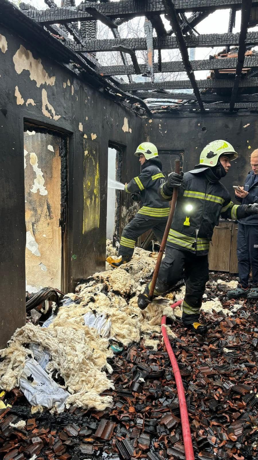 Seydikemer’de 3 Yaşındaki Çocuğun Çakmakla Oynadığı Ev Küle Döndü - Sayfa 3