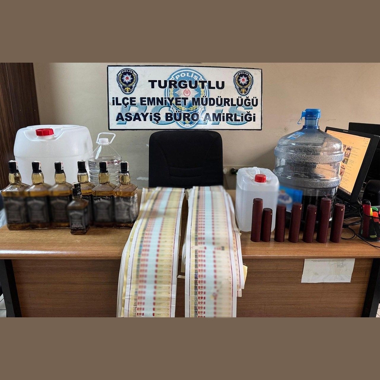 Manisa'da 8 İlçede Kaçak Alkol Operasyonu: 8 Gözaltı - Sayfa 2