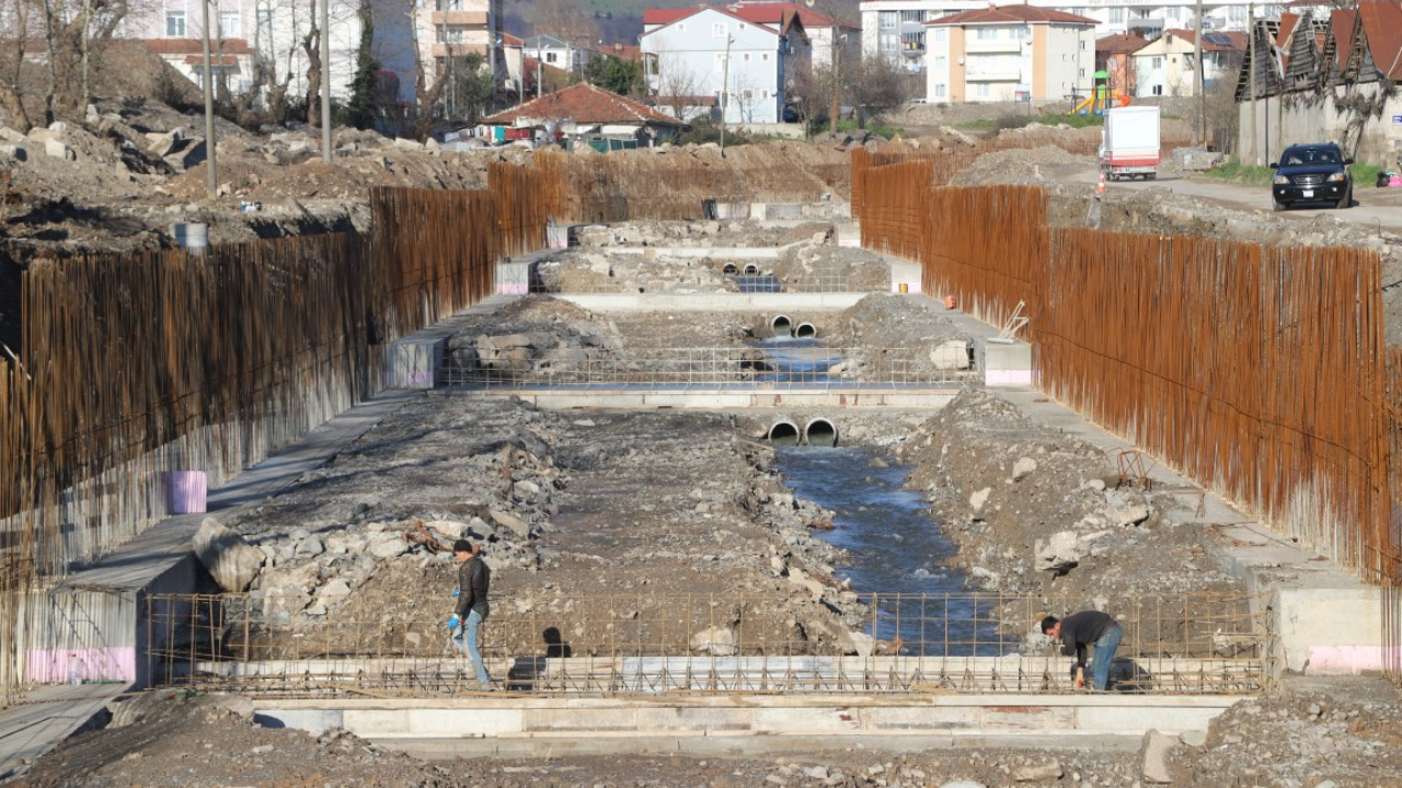Uludere Çayı’nda 3. Etap Islah Çalışmaları Tüm Hızıyla Devam Ediyor