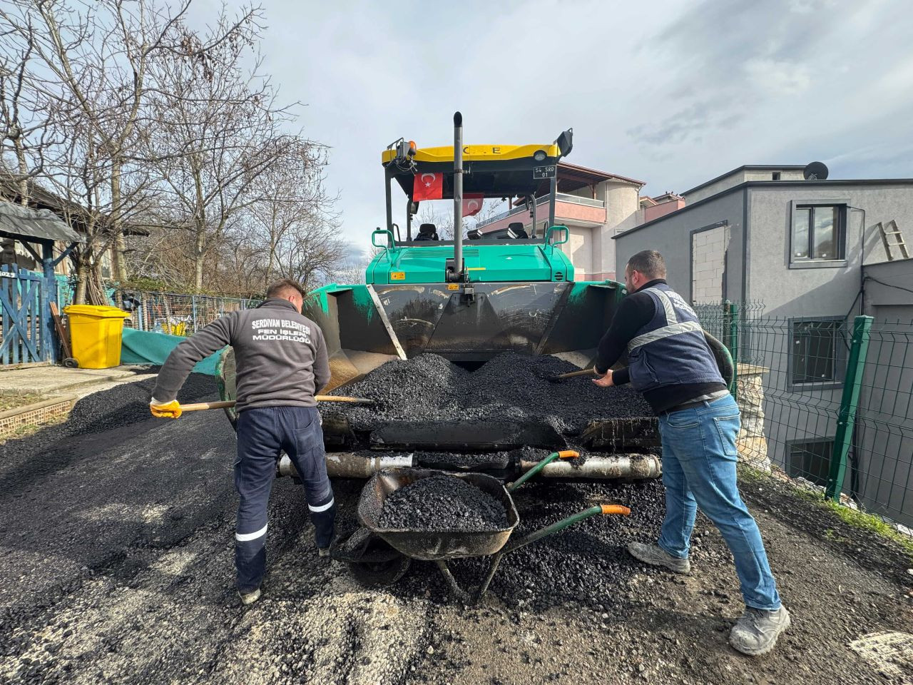 Kemalpaşa’da 500 Ton Asfaltla Trafik Güvenliği Sağlanıyor - Sayfa 1