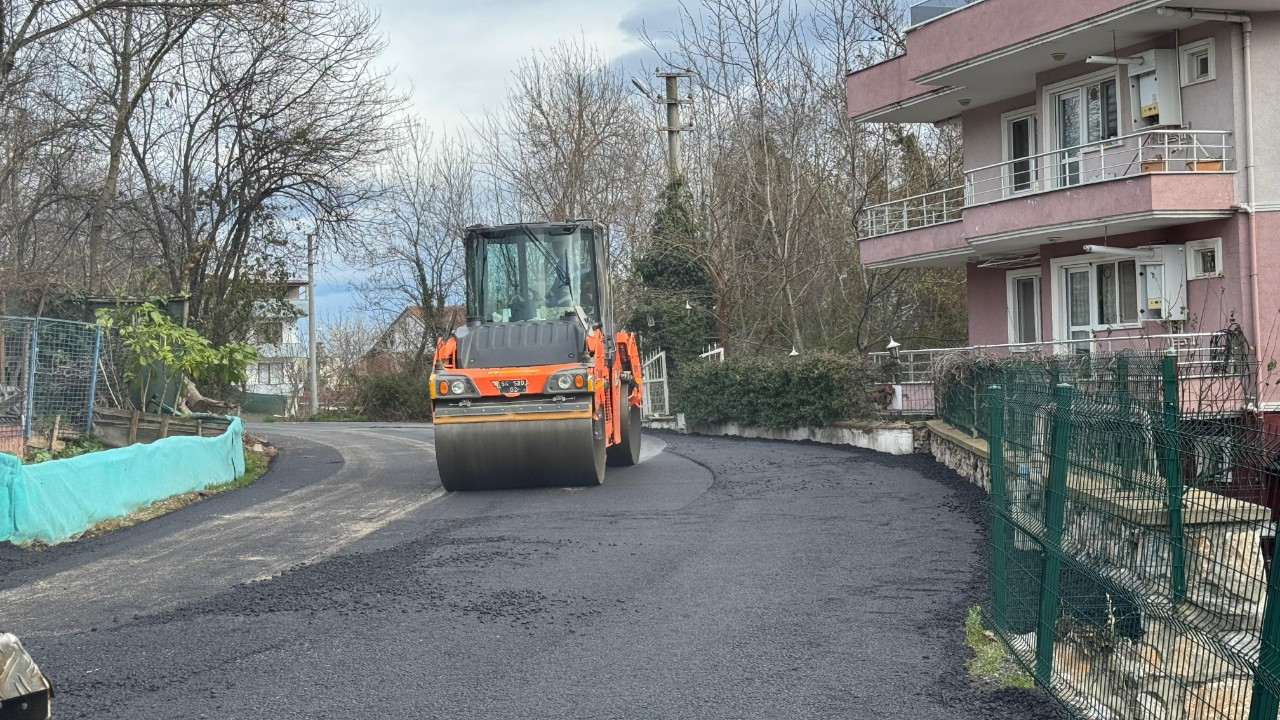 Kemalpaşa’da 500 Ton Asfaltla Trafik Güvenliği Sağlanıyor