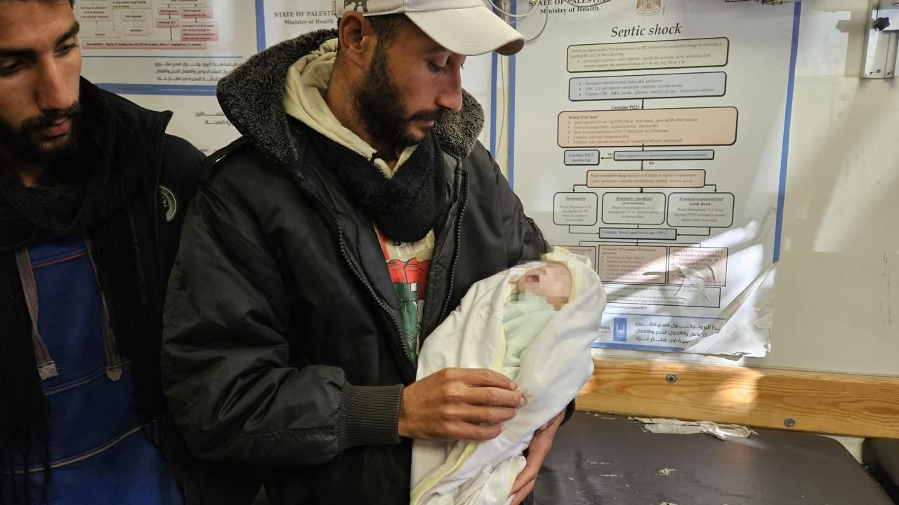 Gazze’de Çadırda Kalan Bebek Soğuk Hava Nedeniyle Hayatını Kaybetti - Sayfa 5