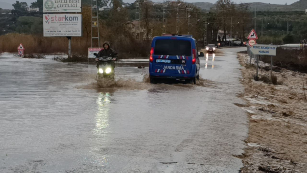 Manavgat’ta Dağlardan Gelen Sel Suları Ulaşımı Felç Etti - Sayfa 4