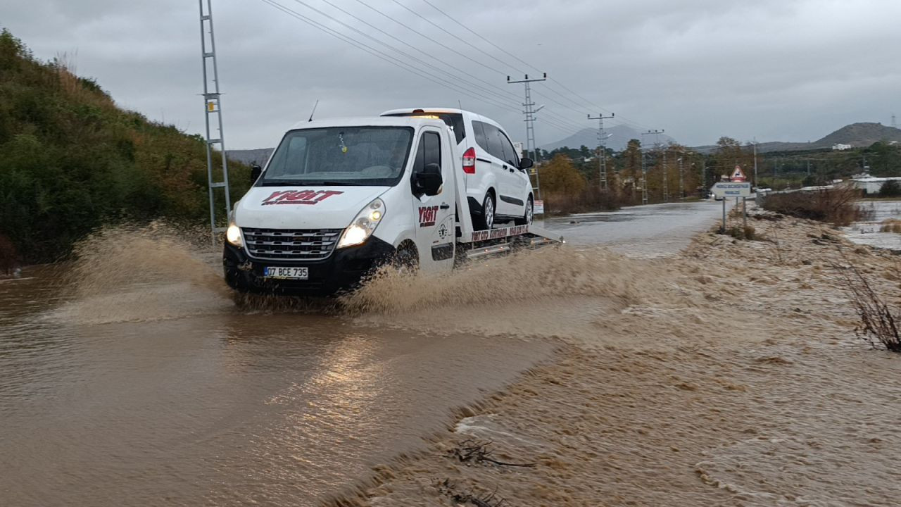 Manavgat’ta Dağlardan Gelen Sel Suları Ulaşımı Felç Etti - Sayfa 6