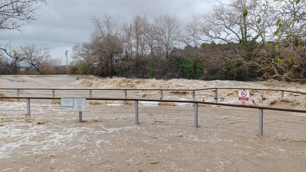 Manavgat’ta Sağanak ve Fırtına Hayatı Olumsuz Etkiliyor - Sayfa 1