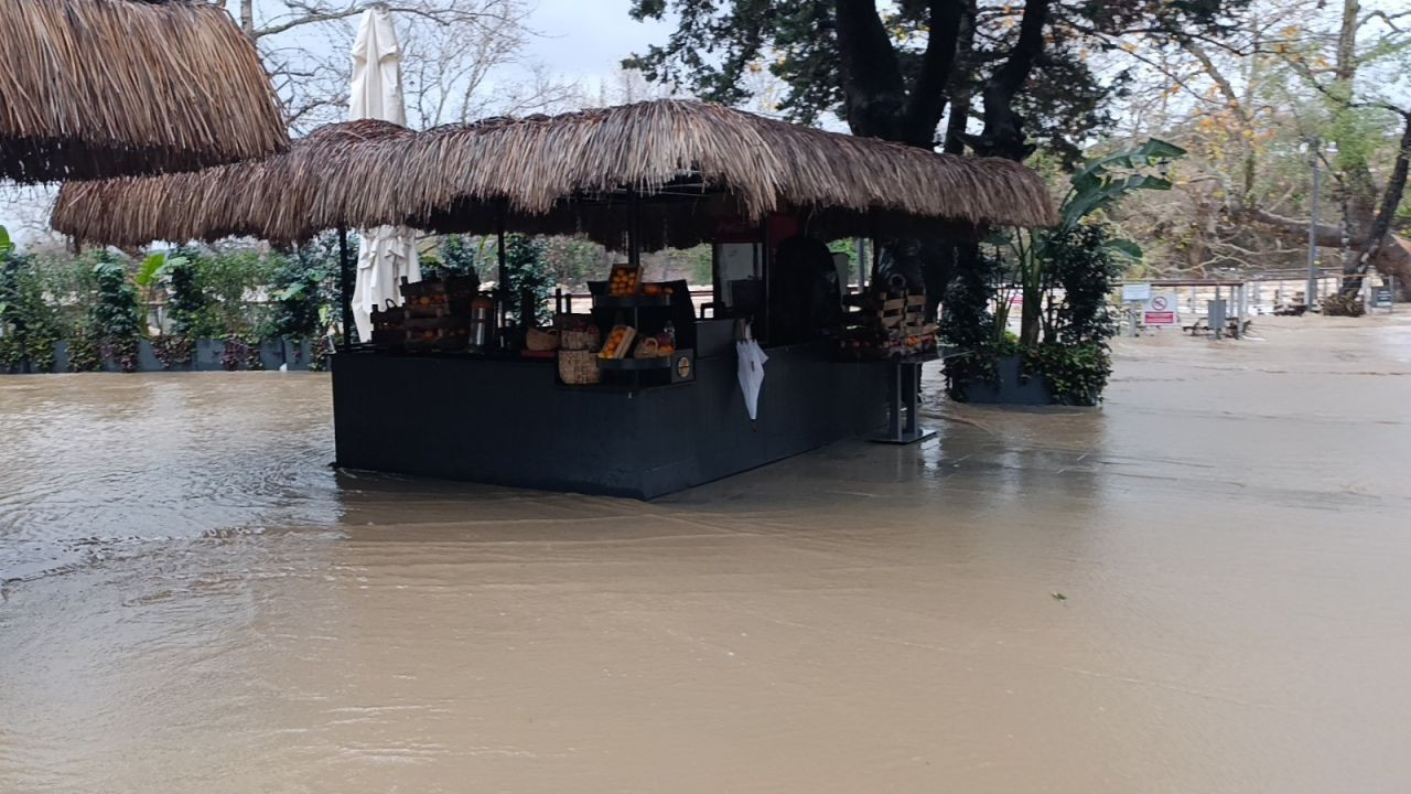 Manavgat’ta Sağanak ve Fırtına Hayatı Olumsuz Etkiliyor - Sayfa 4