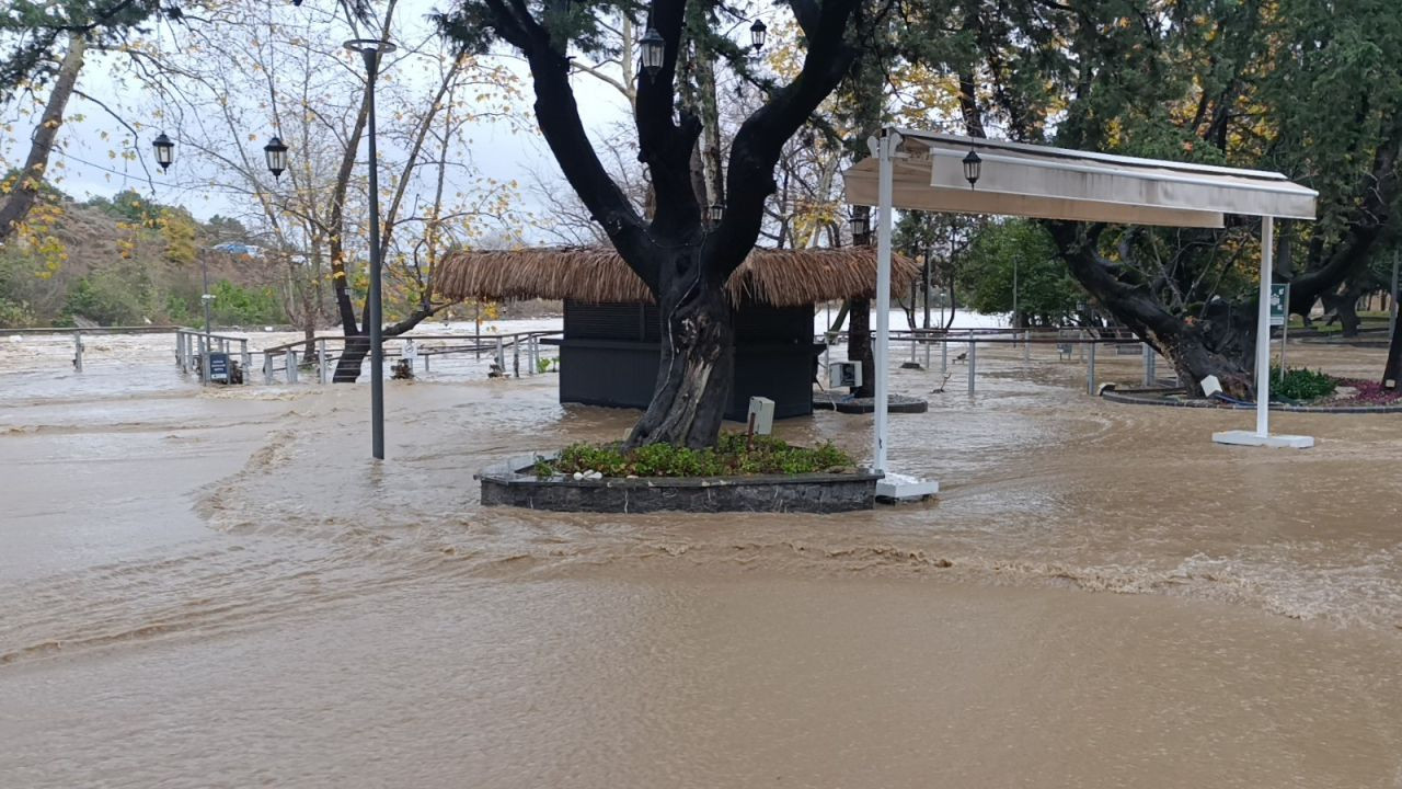 Manavgat’ta Sağanak ve Fırtına Hayatı Olumsuz Etkiliyor - Sayfa 6