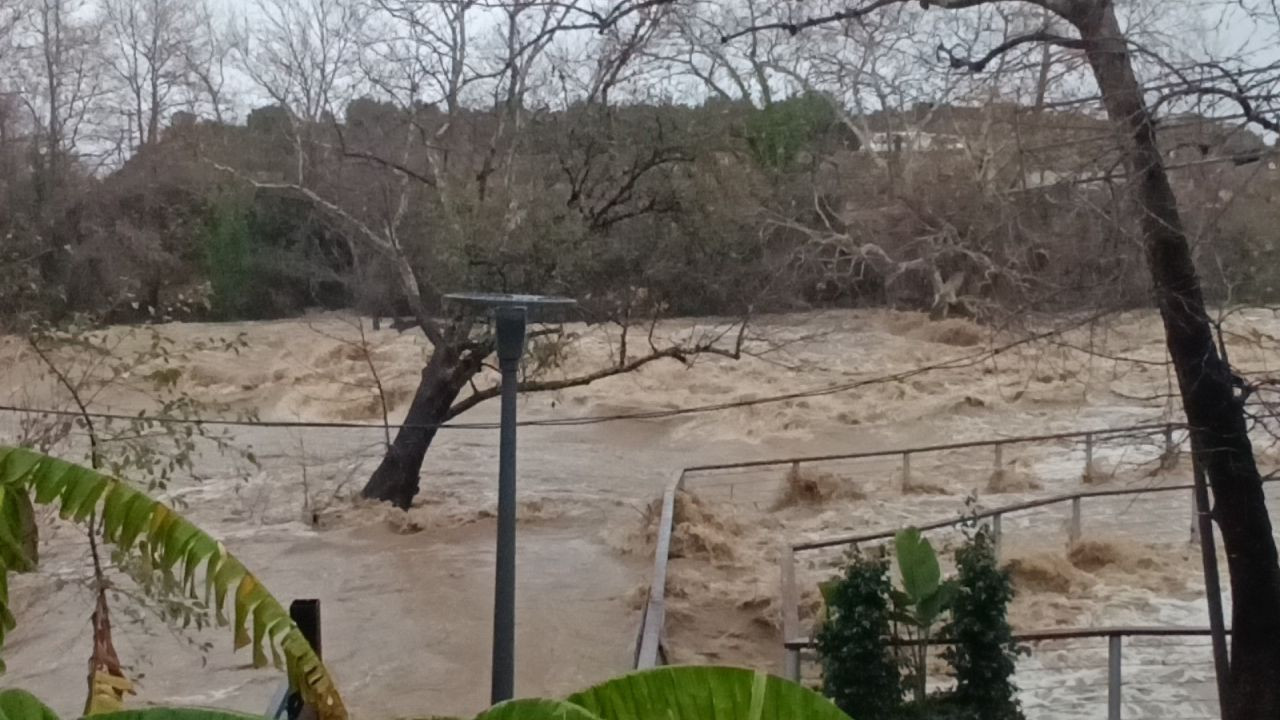 Manavgat’ta Sağanak ve Fırtına Hayatı Olumsuz Etkiliyor - Sayfa 8