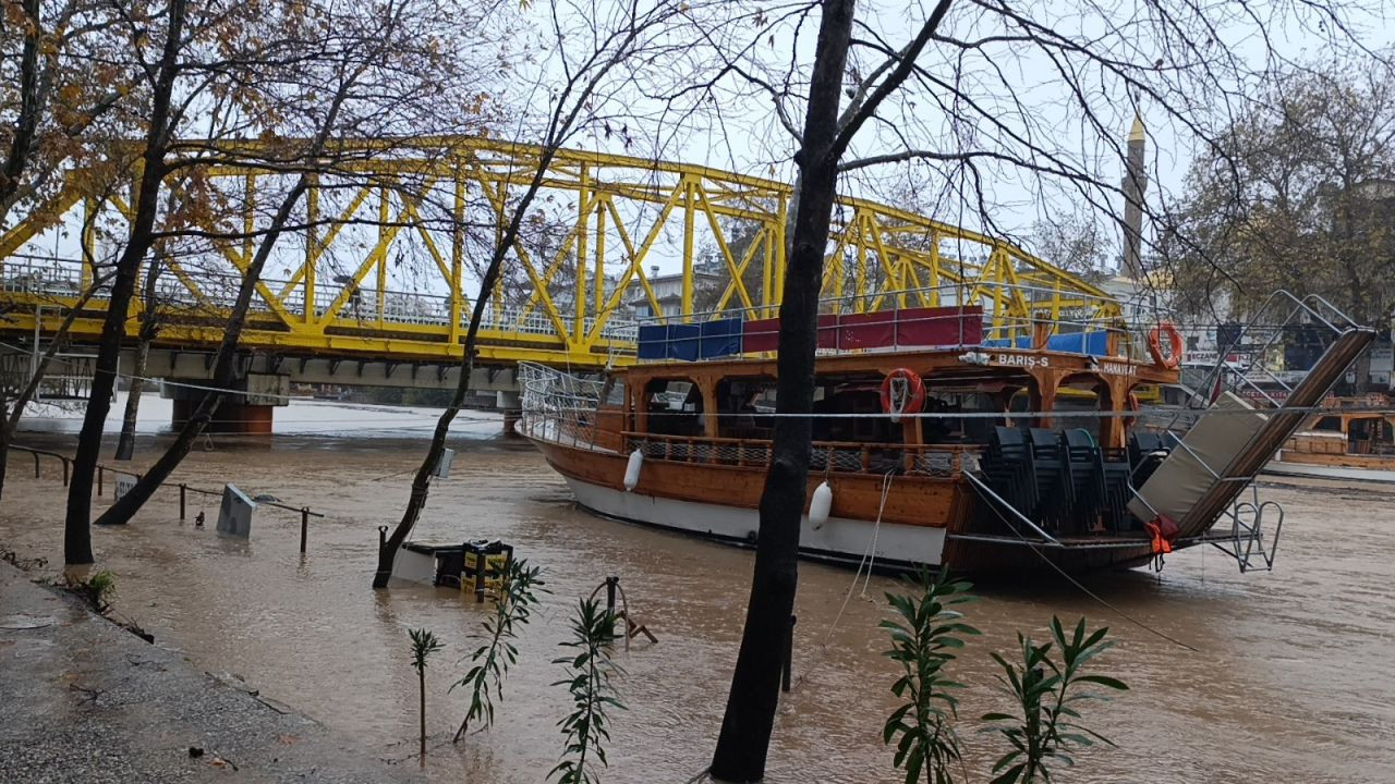 Manavgat’ta Sağanak ve Fırtına Hayatı Olumsuz Etkiliyor - Sayfa 11