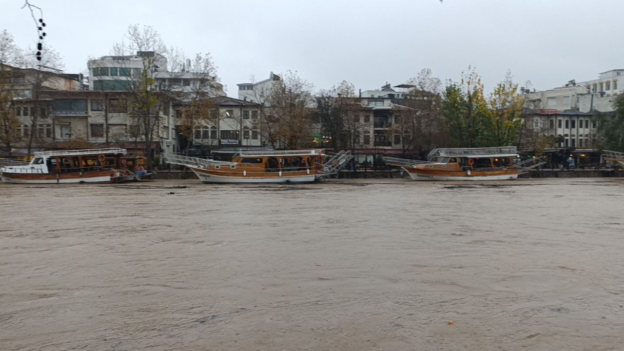 Manavgat’ta Sağanak ve Fırtına Hayatı Olumsuz Etkiliyor - Sayfa 13