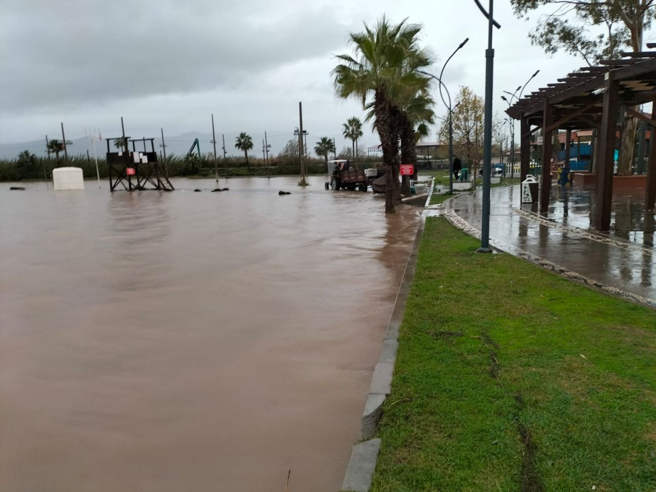 Köyceğiz Gölü Taştı, Yürüyüş Yolları Sular Altında - Sayfa 3