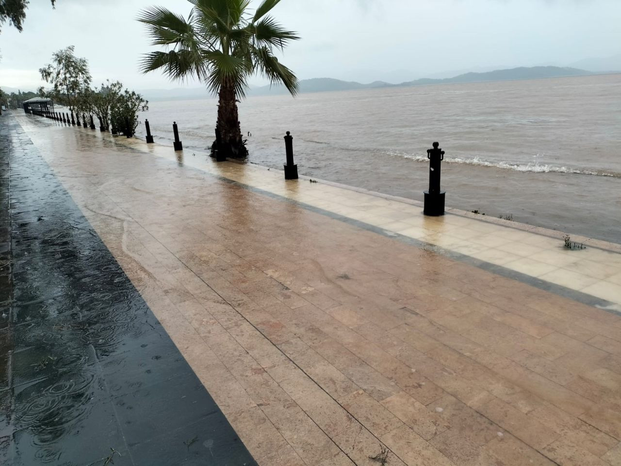 Köyceğiz Gölü Taştı, Yürüyüş Yolları Sular Altında - Sayfa 4