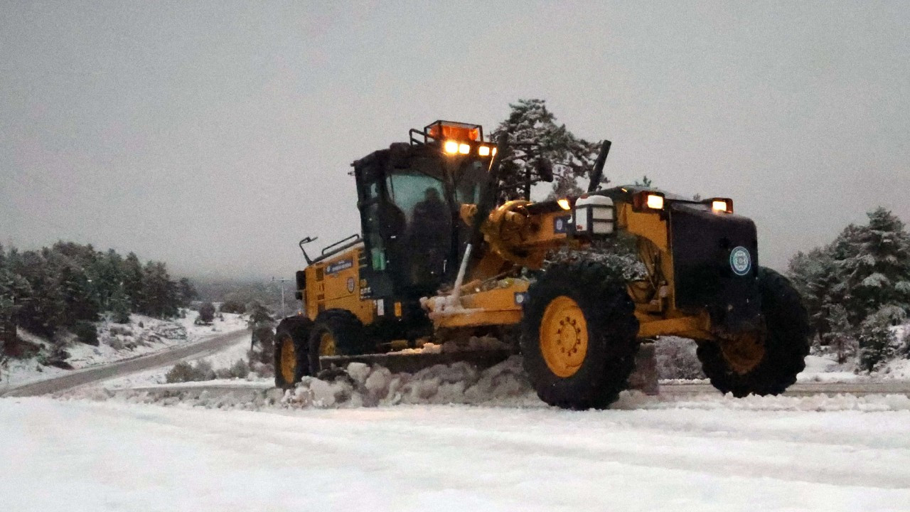 Muğla’nın Yüksek Kesimlerinde Kar Yağışı: Ekipler Seferber Oldu