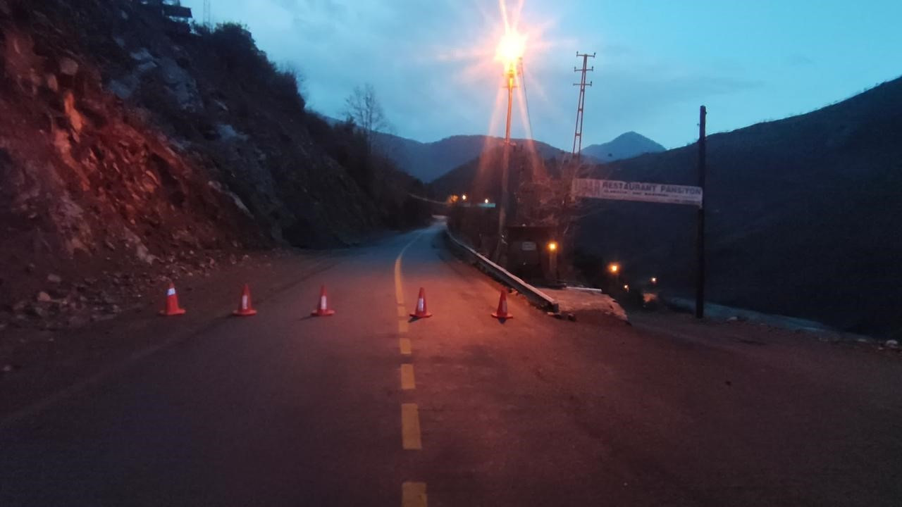 Yahyalı’da Heyelan: Kapuzbaşı Şelalesi Yolu Kapandı