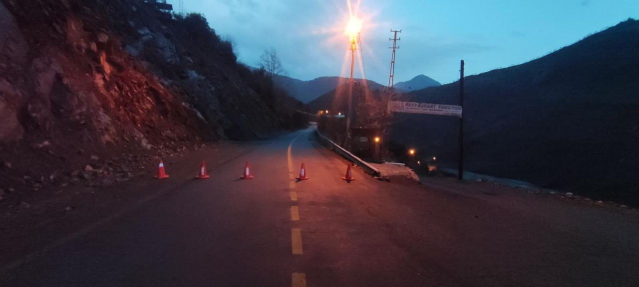 Yahyalı’da Heyelan: Kapuzbaşı Şelalesi Yolu Kapandı - Sayfa 1