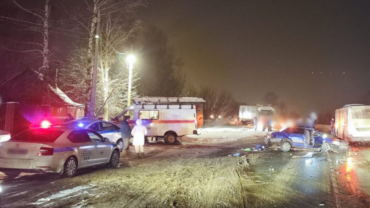 Rusya’da Otomobil Otobüsle Çarpıştı: 3 Kişi Hayatını Kaybetti