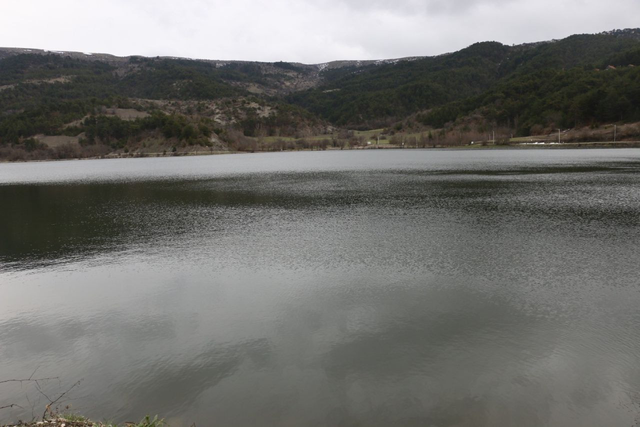 Bolu'nun Çubuk Gölü'nde sonbahardan kalma günler yaşanıyor - Sayfa 1