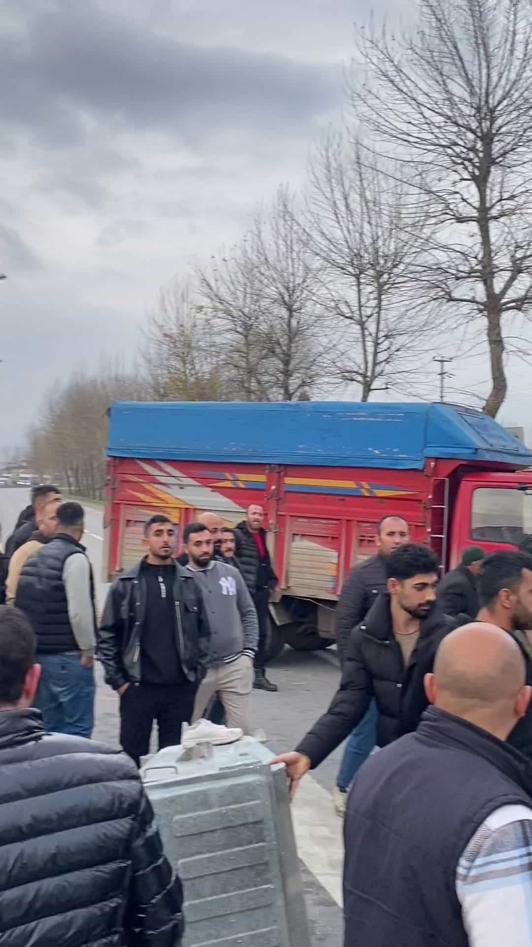 10 Yaşındaki Çocuğun Hayatını Kaybettiği Kaza Sonrası Mahalleli Yol Kapattı - Sayfa 9