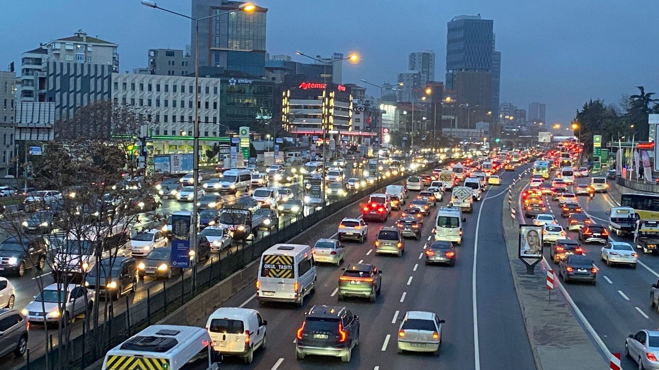 İstanbul’da Akşam Trafiği Kilitlendi: Yoğunluk %90’a Ulaştı