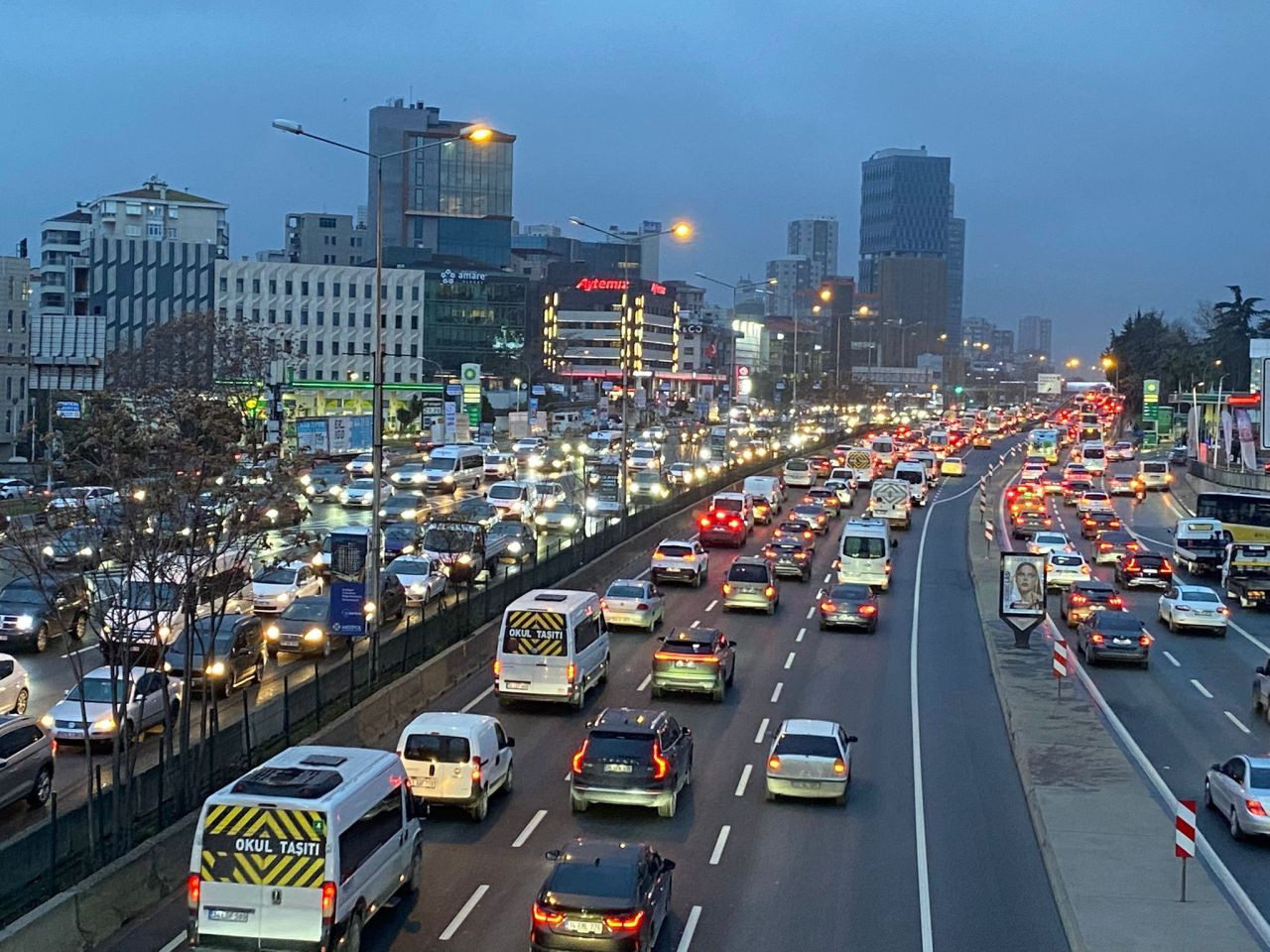 İstanbul’da Akşam Trafiği Kilitlendi: Yoğunluk %90’a Ulaştı - Sayfa 1