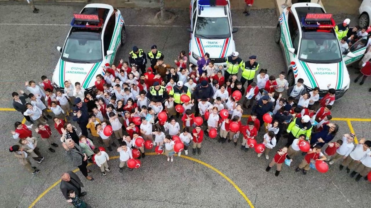 Sakarya’da İlkokul Öğrencilerine Jandarma Mesleği Tanıtıldı: “Geleceğimi Planlıyorum” Projesi - Sayfa 1