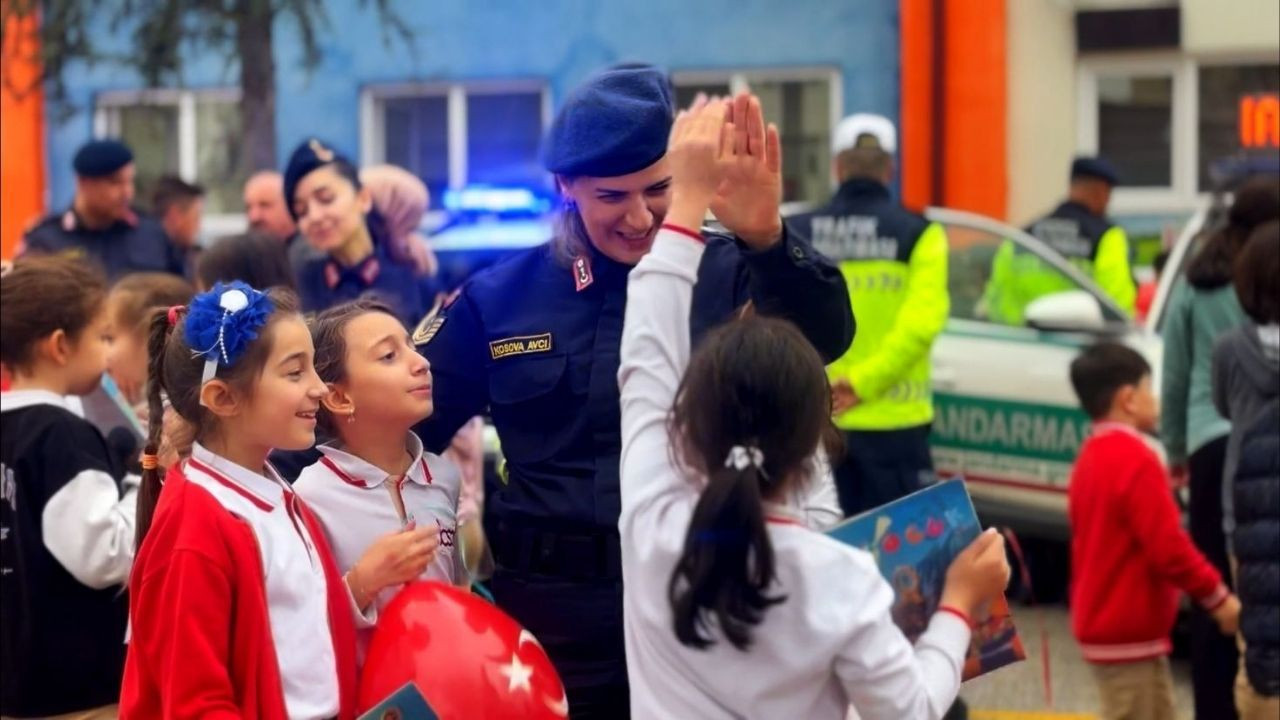 Sakarya’da İlkokul Öğrencilerine Jandarma Mesleği Tanıtıldı: “Geleceğimi Planlıyorum” Projesi - Sayfa 2