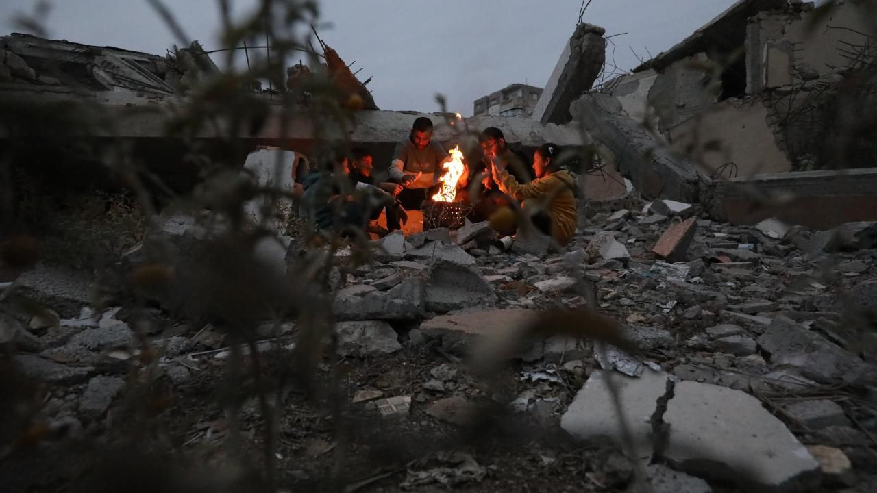 Gazze’de Hayatta Kalma Mücadelesi: Filistinliler Soğukla Savaşıyor - Sayfa 1