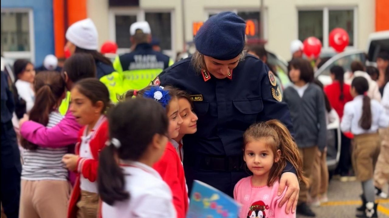 Sakarya’da İlkokul Öğrencilerine Jandarma Mesleği Tanıtıldı: “Geleceğimi Planlıyorum” Projesi - Sayfa 3