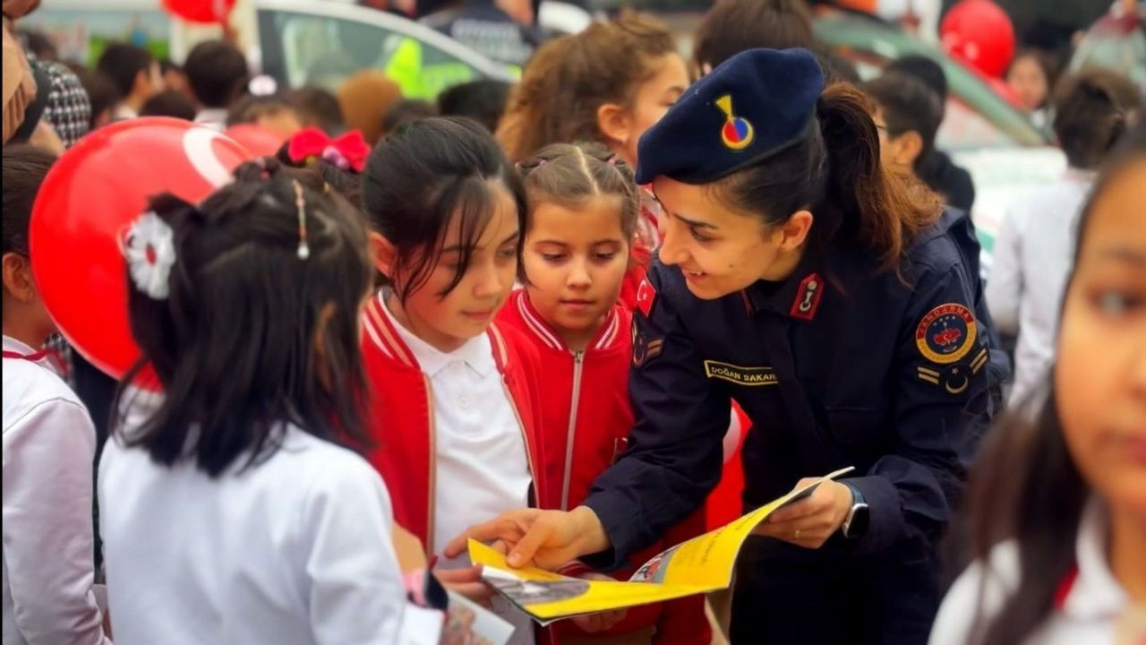 Sakarya’da İlkokul Öğrencilerine Jandarma Mesleği Tanıtıldı: “Geleceğimi Planlıyorum” Projesi - Sayfa 4