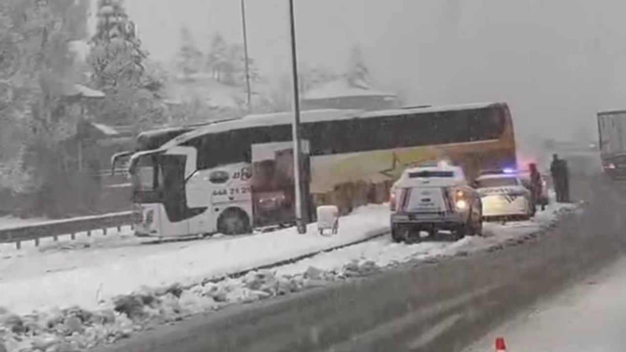 Elazığ’da Yoğun Kar Yağışı Kazalara Yol Açtı